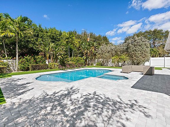 5th image of 19176 SE Southgate Dr