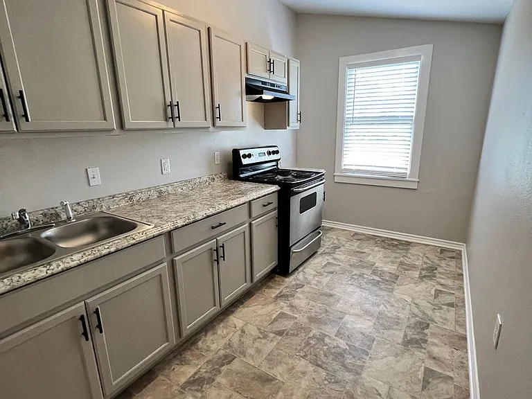 319 Harding Pl #2 — Photo 5