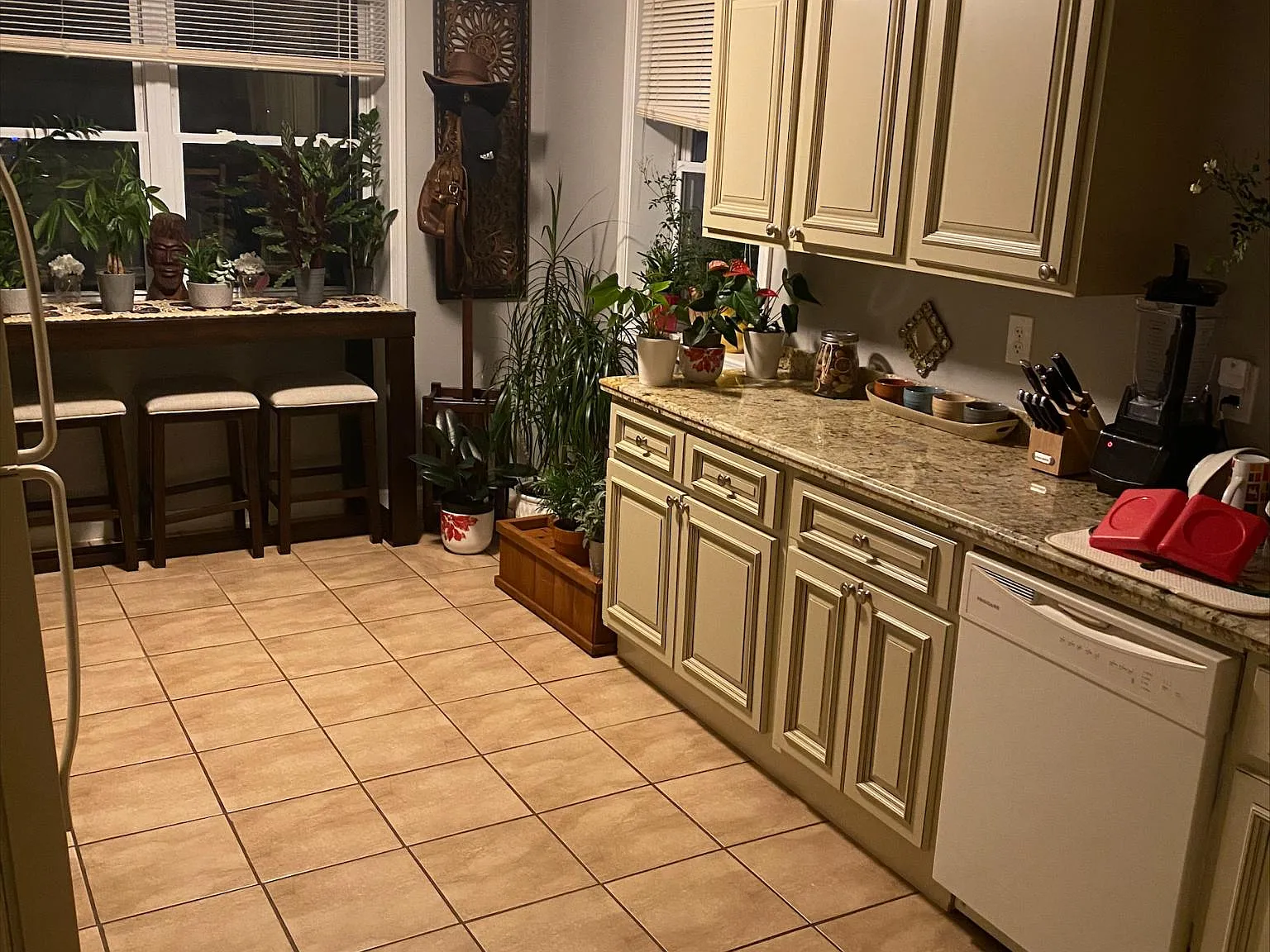 2 bed, 1400 sqft, $2,100 — Photo 3