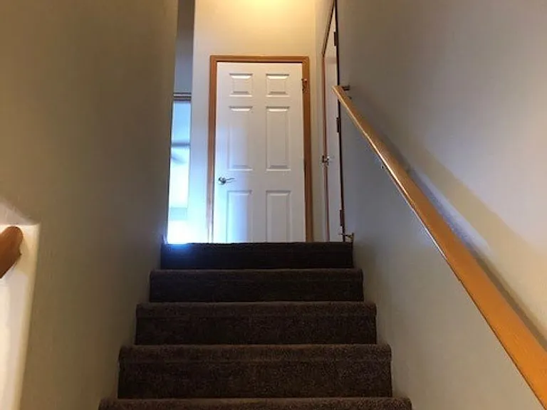 136 SW Sharon Jane Pl — Photo 2