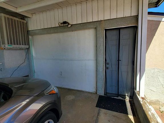 5th image of 831 W George St