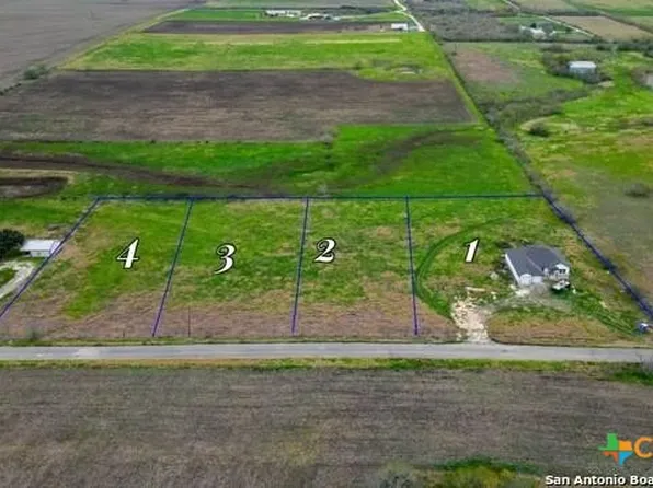 2395 Partnership Rd, Seguin, TX 78155