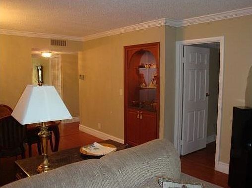 3rd image of 327 Lakeview Dr APT 202
