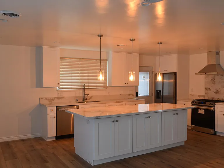 23942 Victory Blvd — Photo 2
