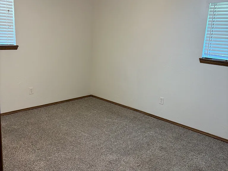 1904 Lanesboro Dr — Photo 10