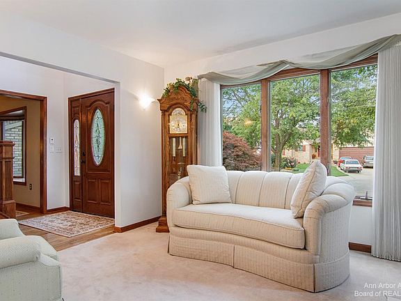 5th image of 561 S Eastlawn Ct