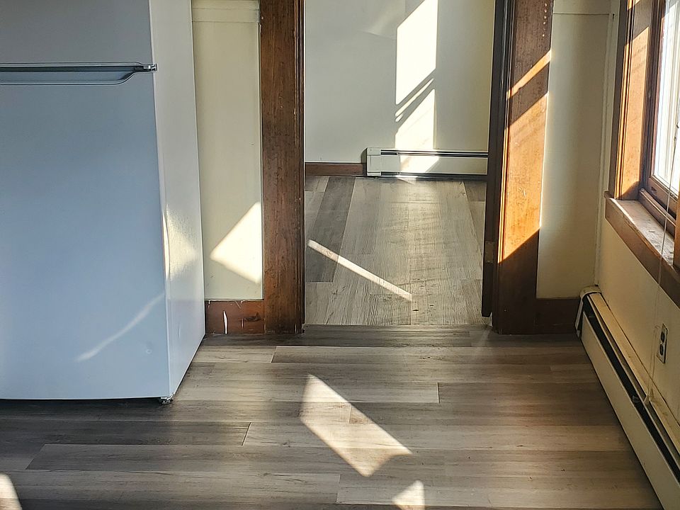 1st image of 15 Market Ln #B