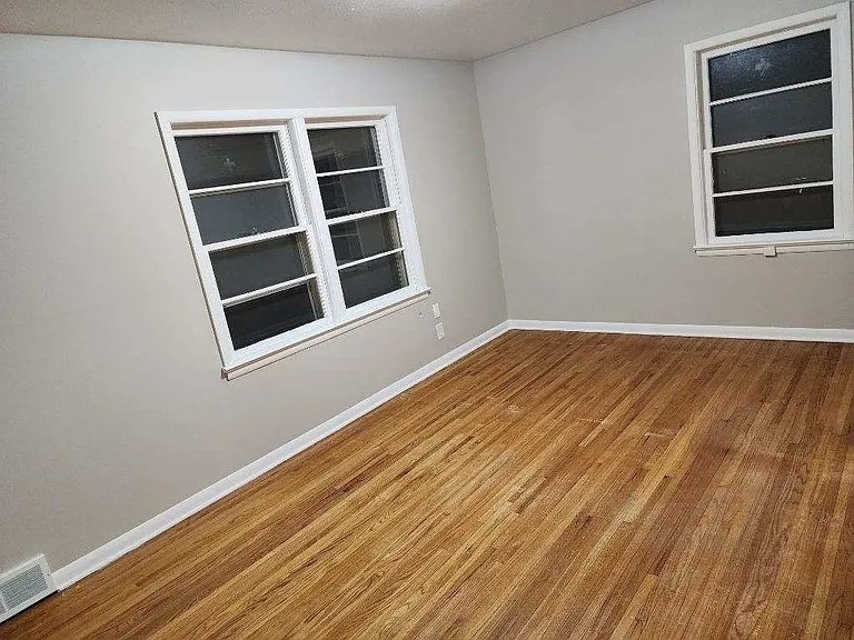 2109 S Parkwood Ln — Photo 7