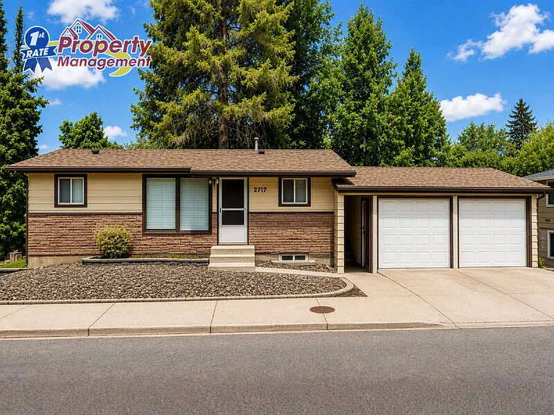 1 bed, 1.0 bath, 818 sqft, $1,345 — Photo 2