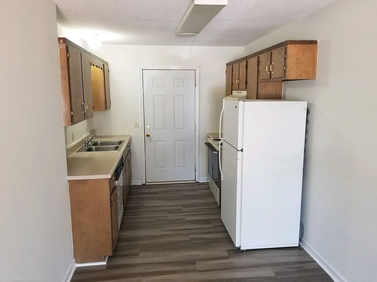 Building Photo - 1960 E 1st St