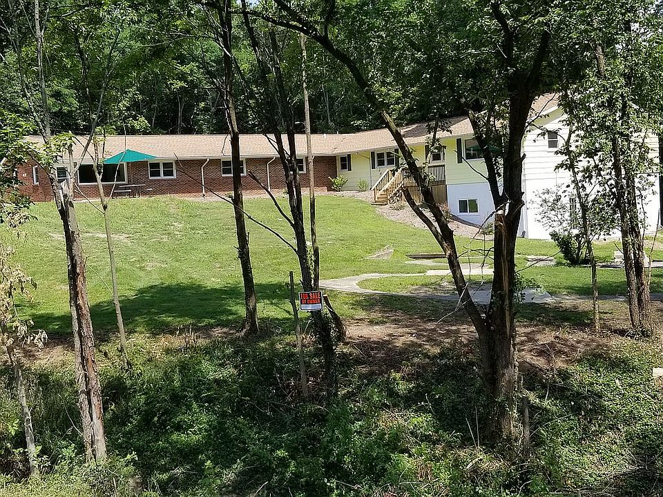 1st image of 419 E Main St