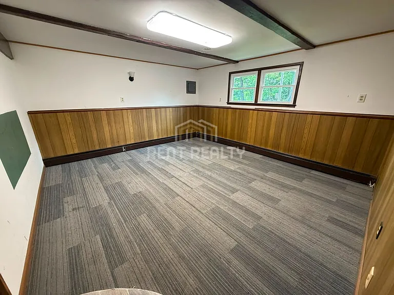 12 Round Lake Ave — Photo 7