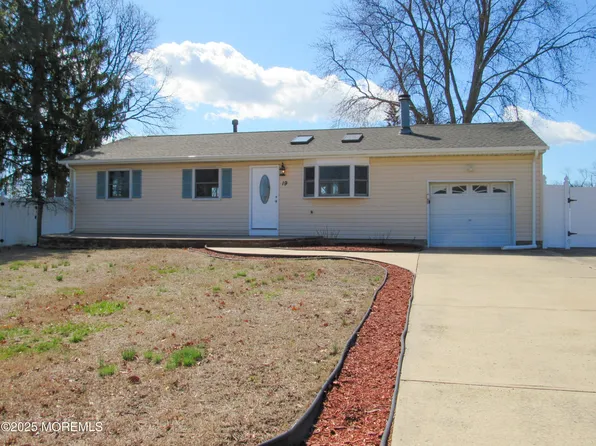 19 Dogwood Lane, Toms River, NJ 08753