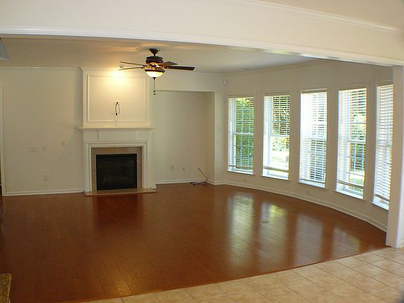 5th image of 9912 Silverling Dr