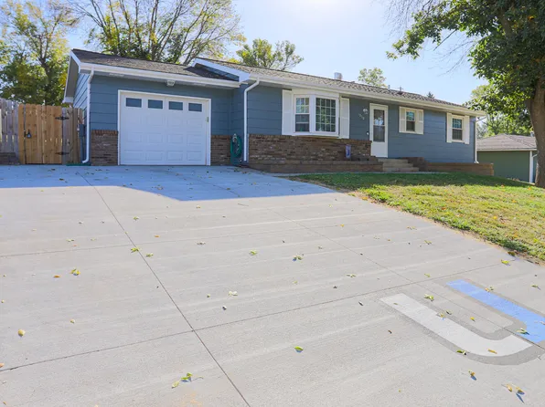 1050 Clark Cir, Underwood, IA 51576