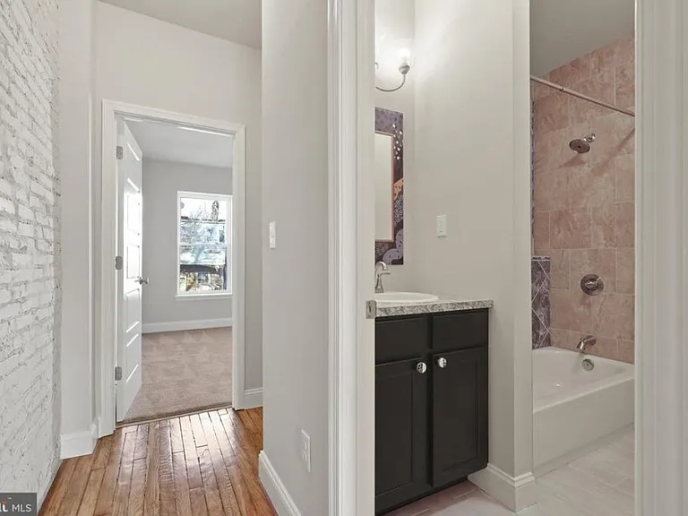 1928 W Fairmount Ave — Photo 7