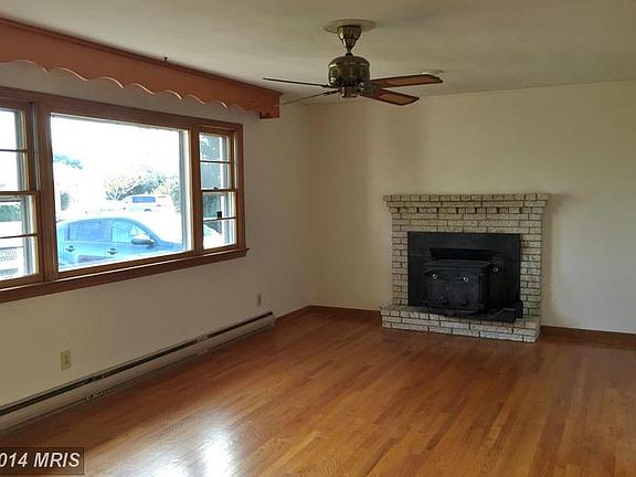 3rd image of 323 Russelcroft Rd