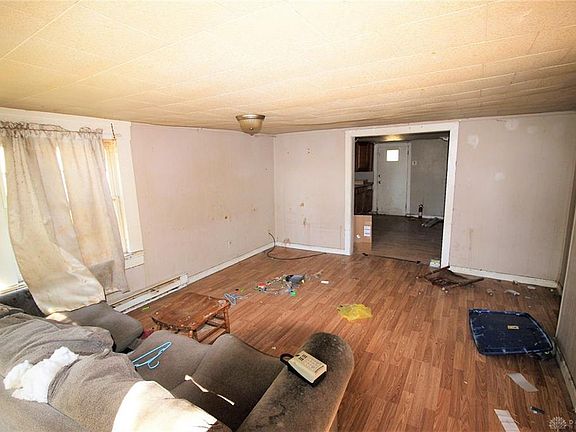 2nd image of 410 E Cross St