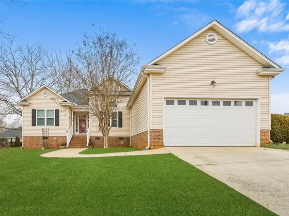 112 Jester Ct, Williamston, SC 29697