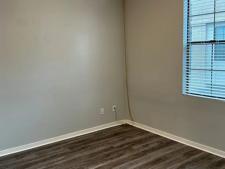 537 W Maple Ave — Photo 40