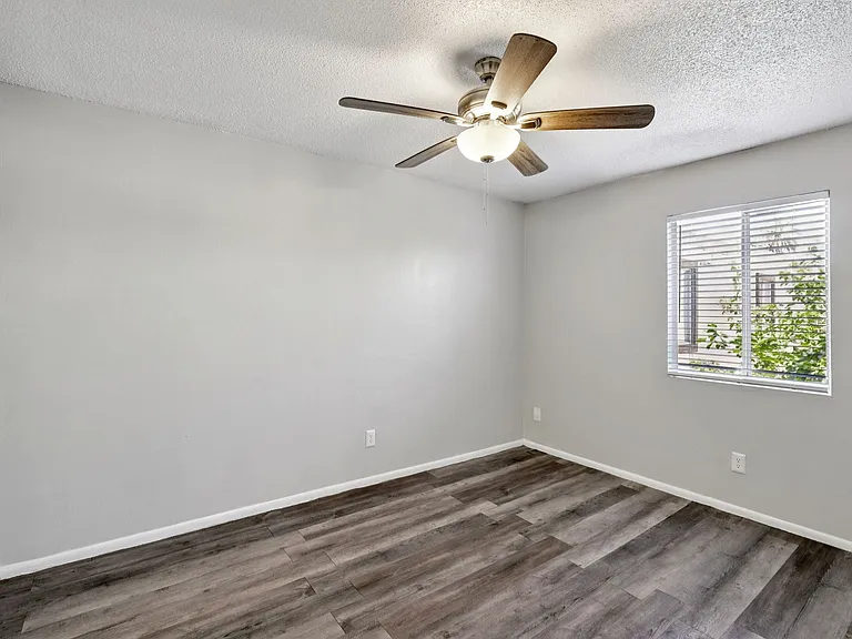 Mariposa Flats — Photo 47