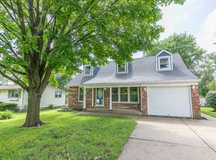 6801 Briarwood Dr, Crystal Lake, IL 60014