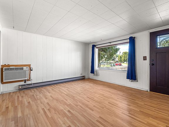 3rd image of 610 Sanford Ave