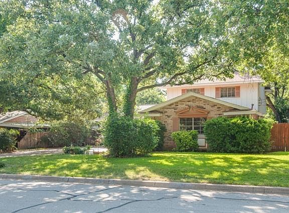 3rd image of 3006 Friendswood Dr