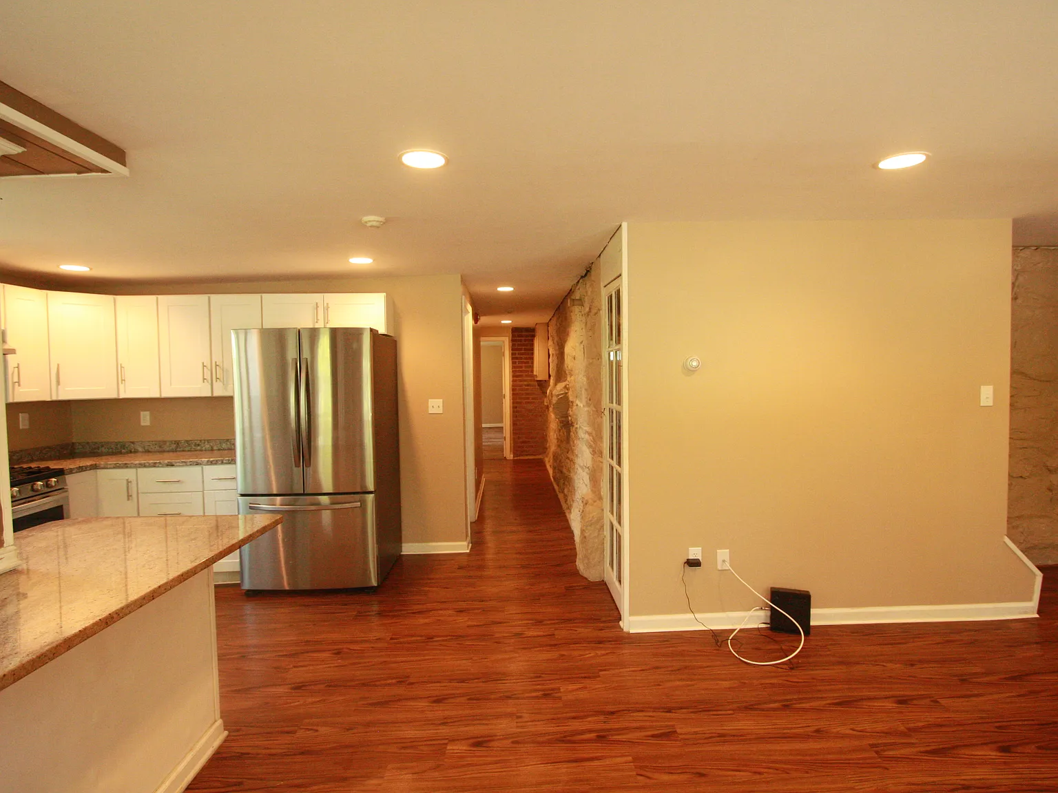 2 bed, 1100 sqft, $2,200 — Photo 4
