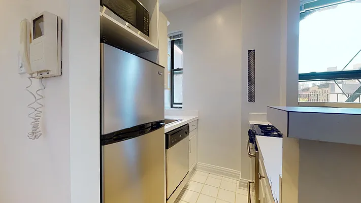 Rented by Bond New York | media 5