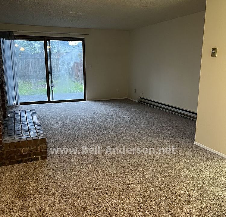1st image of 936 10th St NE #2