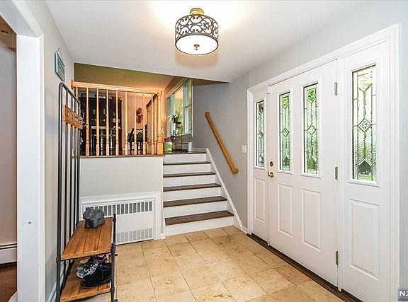 4th image of 823 Handwerg Dr