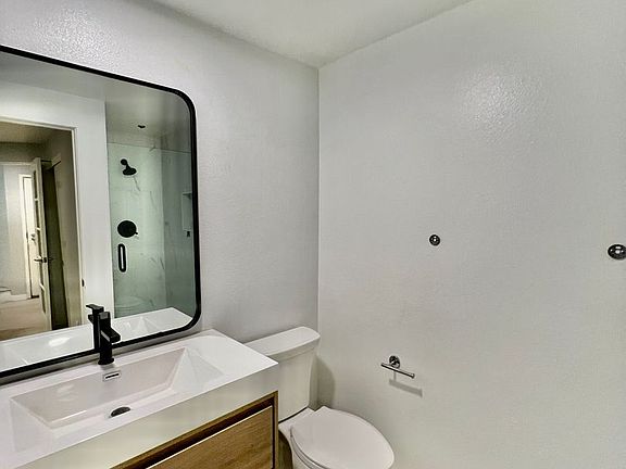 5th image of 2624 Lincoln Ave