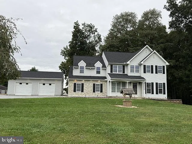 4 bed, 2.5 bath, 2716 sqft, $2,700 — Photo 1