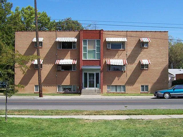 421 5th St W — Photo 10