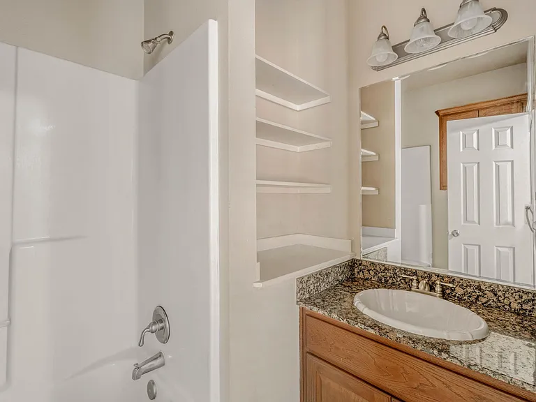 304 Forest Dr — Photo 10