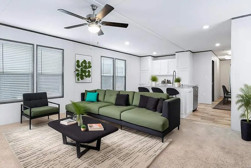 4 bed, 2.0 bath, 1292 sqft, $1,895 — Photo 4