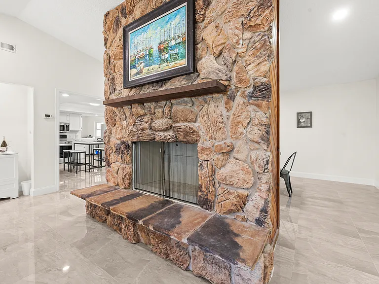 1260 Leslie Dr — Photo 17