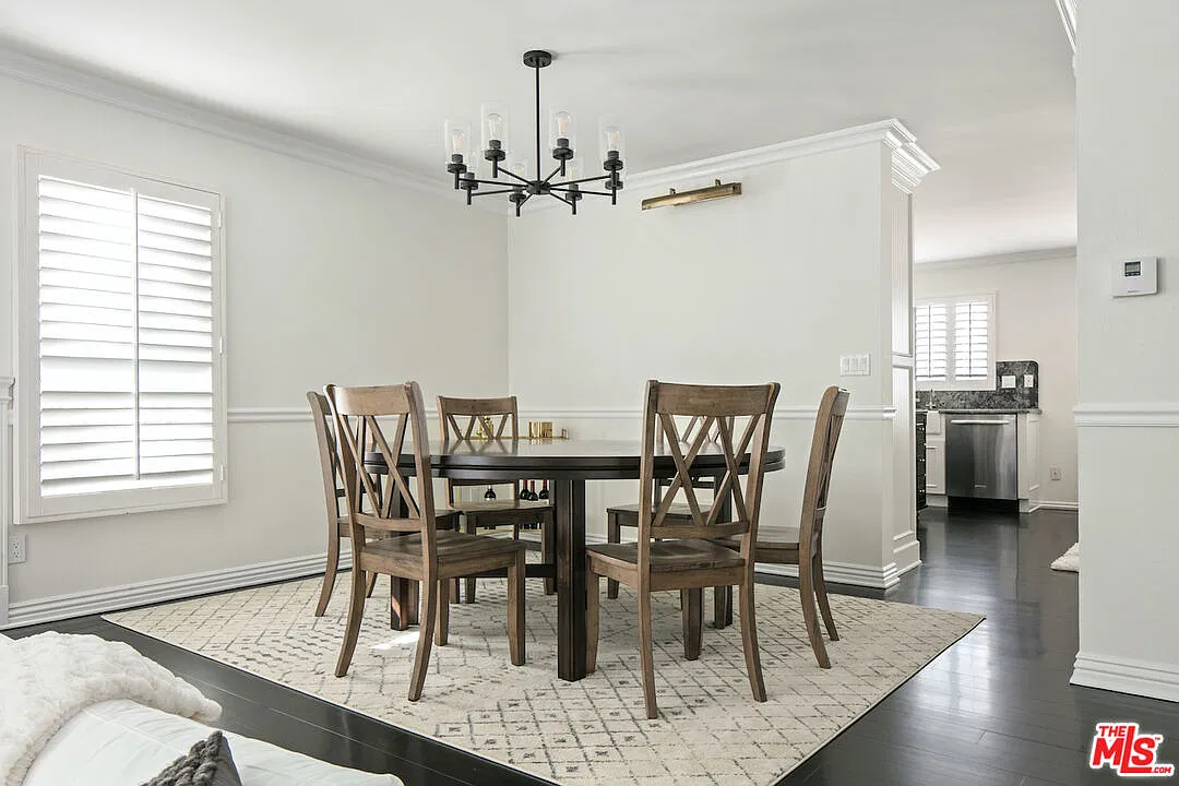 2 bed, 2.5 bath, 1734 sqft, $5,500 — Photo 3