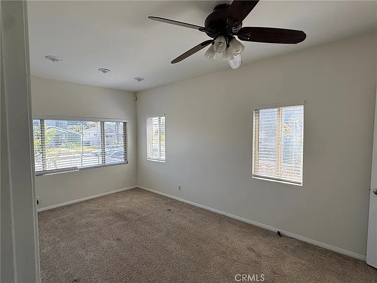 1052 W 25th St — Photo 13