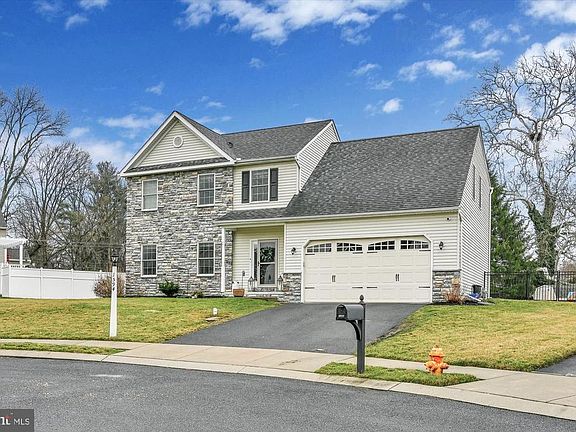 4th image of 1594 Wiker Ave