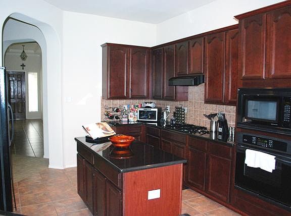 4th image of 5217 Chatsworth Ln