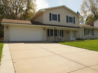 746 Belmont Ln E, Maplewood, MN 55117