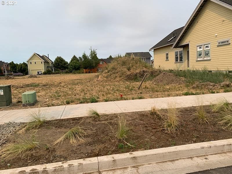 2nd image of 1512 Ash Creek Dr E