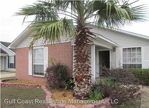 1st image of 421 Pine Crescent Way