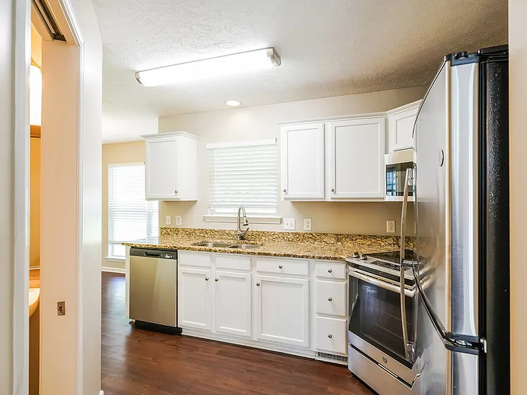 131 E Braxton Ln — Photo 9