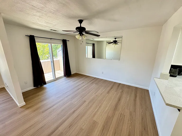 465 Camelback Rd — Photo 7
