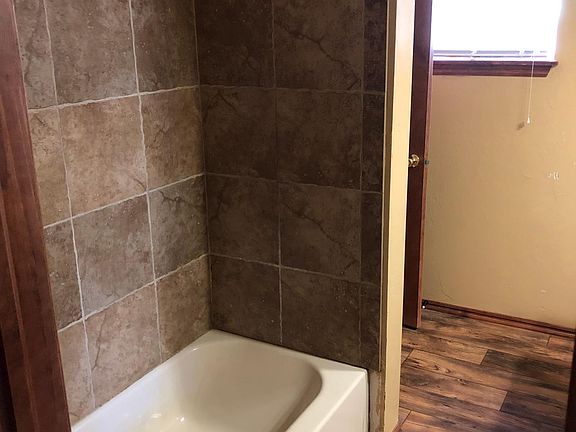 3rd image of 614 N Chapman Ave
