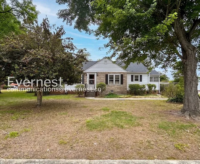 433 Holt Ave — Photo 1