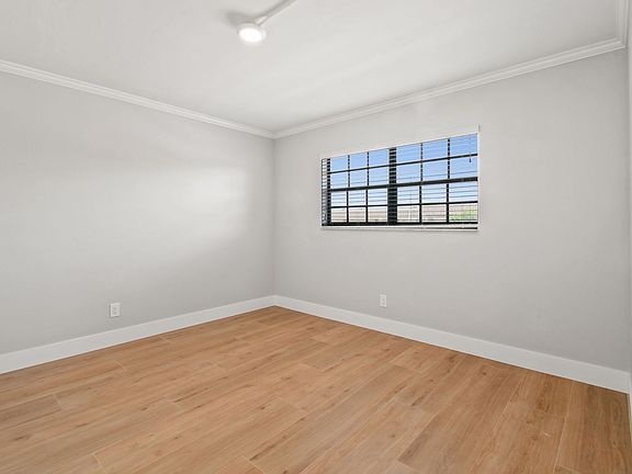 5th image of 318-324 Southwind Dr #15